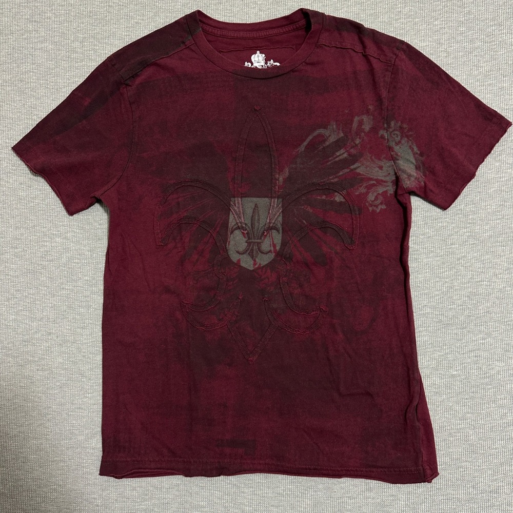 Helix Graphic T-Shirt Fleur De Lis Distressed Y2K Grunge Burgundy Mens Medium